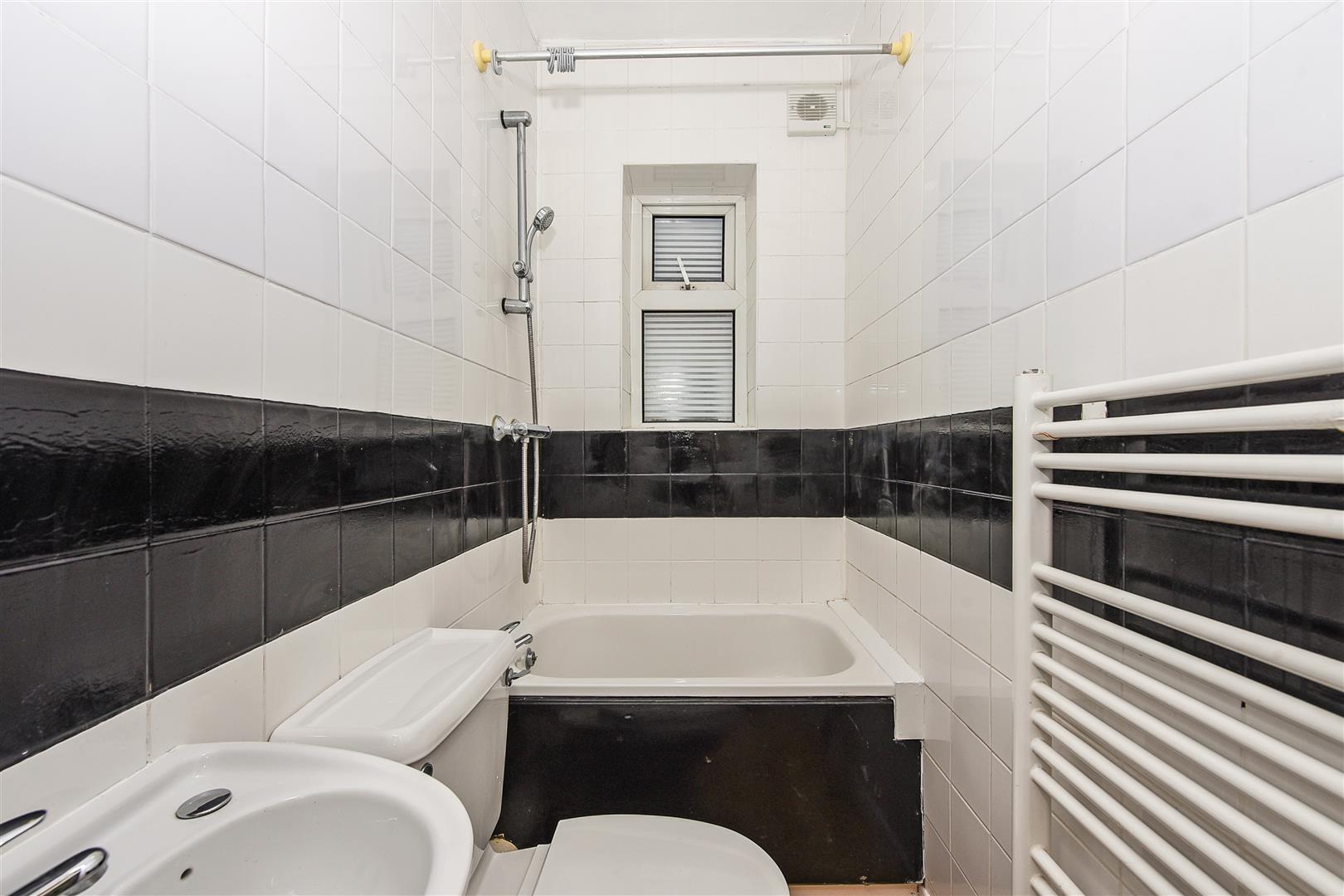 house - terraced for rent twyford avenue