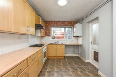 house - terraced for rent twyford avenue