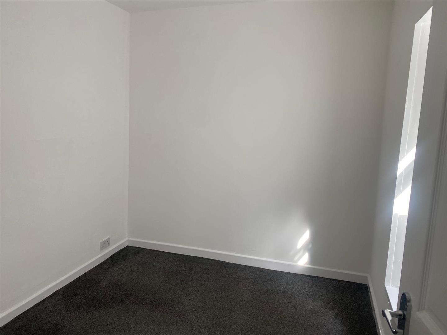 house - terraced for rent pontshonnorton road