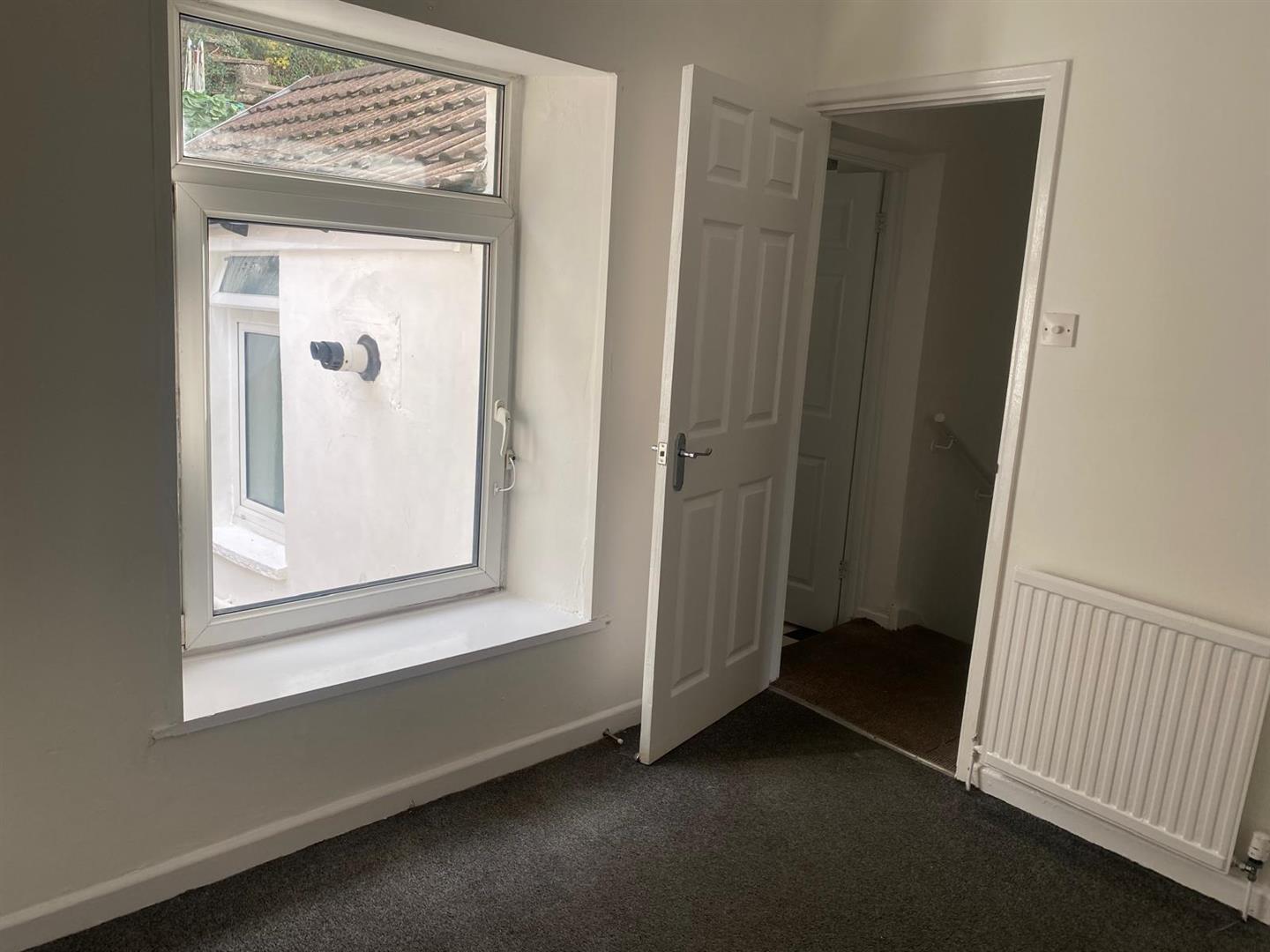 house - terraced for rent pontshonnorton road