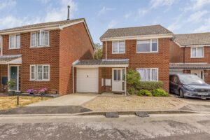 house - link detached for sale lisle way