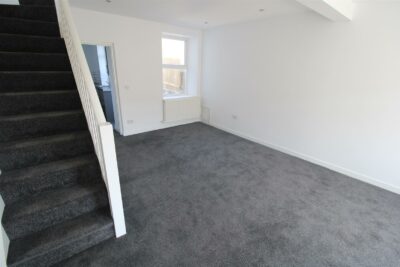 house - end terrace for rent howard street