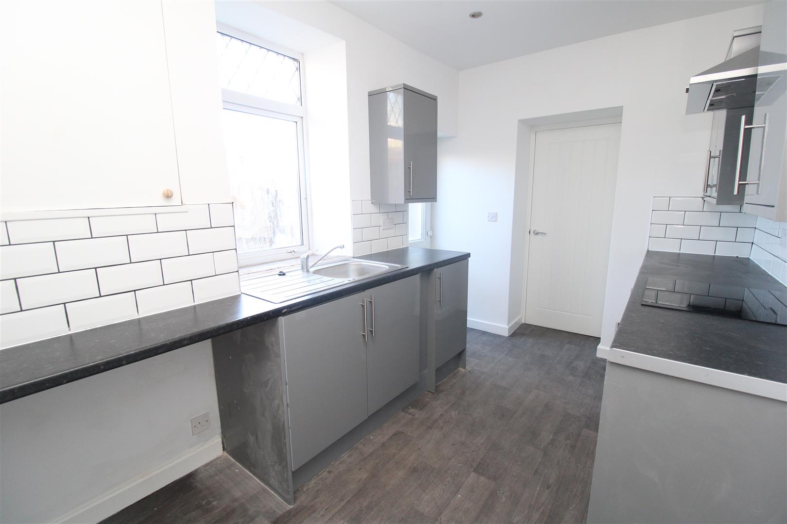 house - end terrace for rent howard street