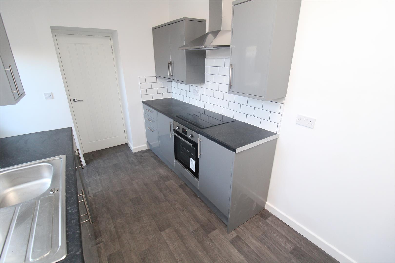 house - end terrace for rent howard street