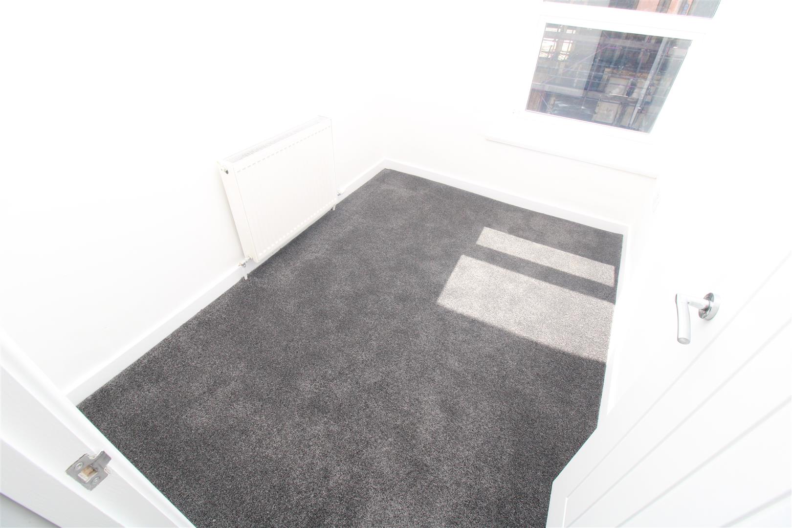 house - end terrace for rent howard street