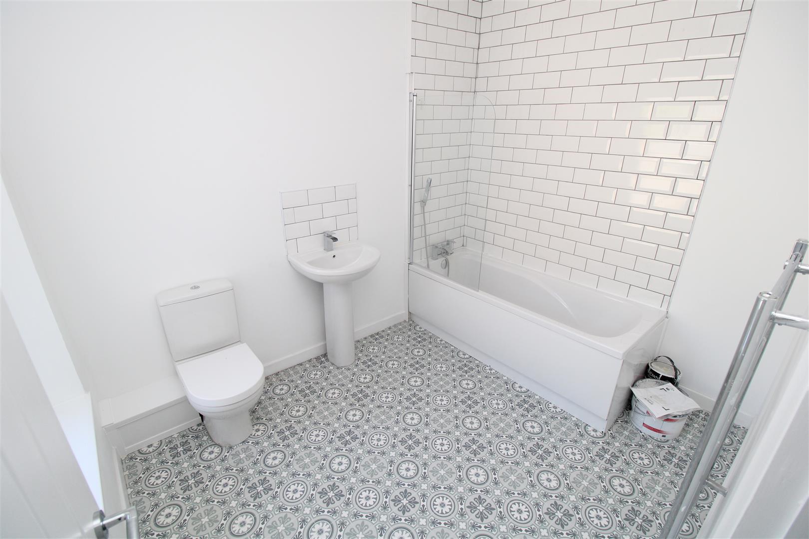 house - end terrace for rent howard street