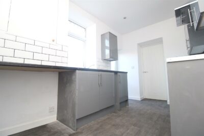 house - end terrace for rent howard street