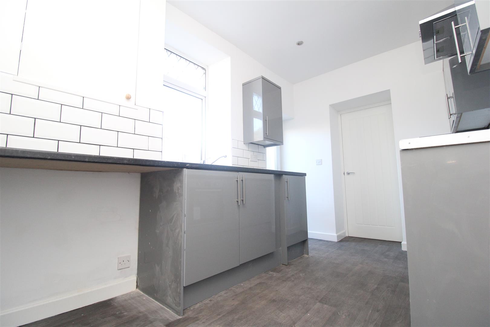 house - end terrace for rent howard street
