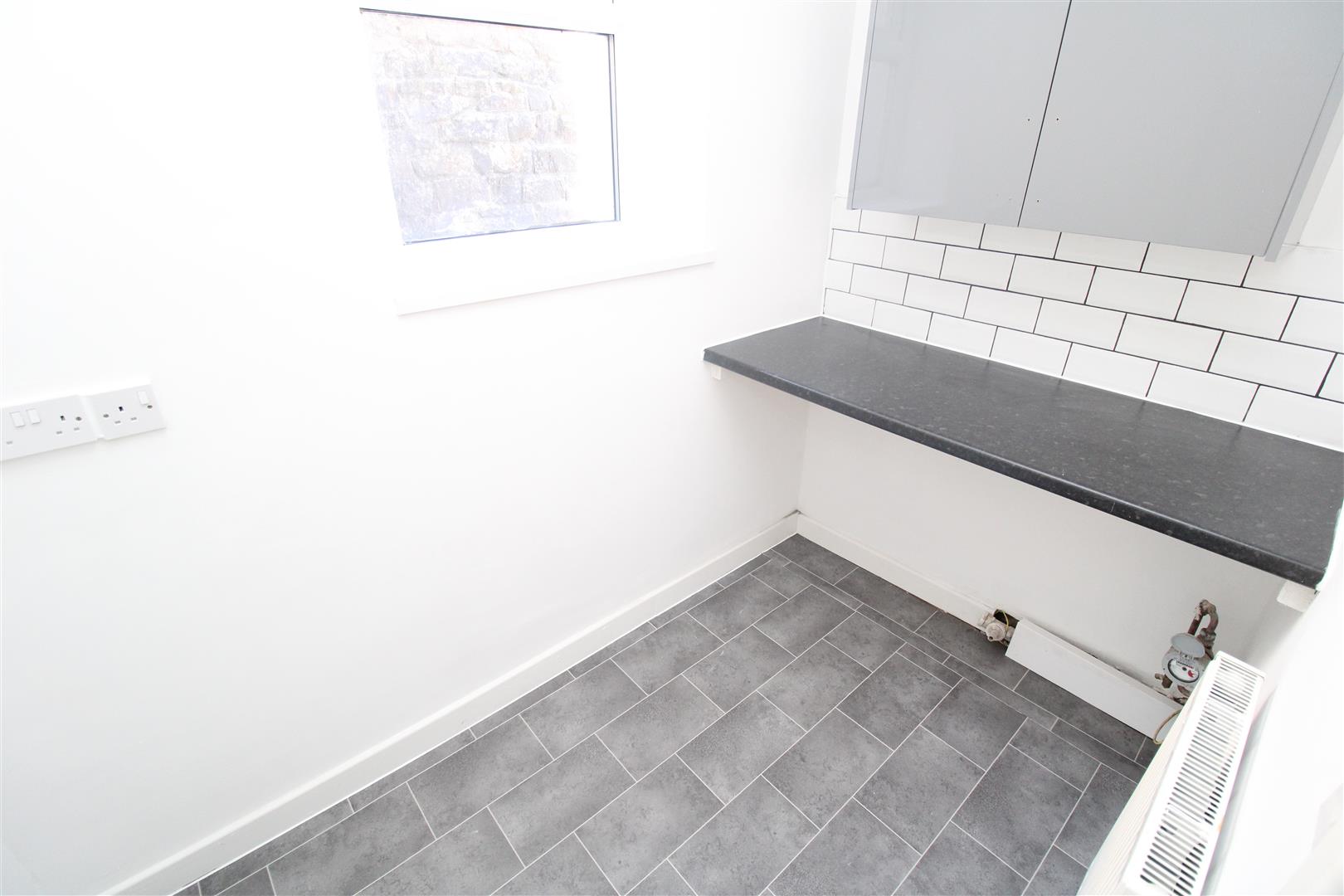 house - end terrace for rent howard street