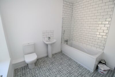 house - end terrace for rent howard street