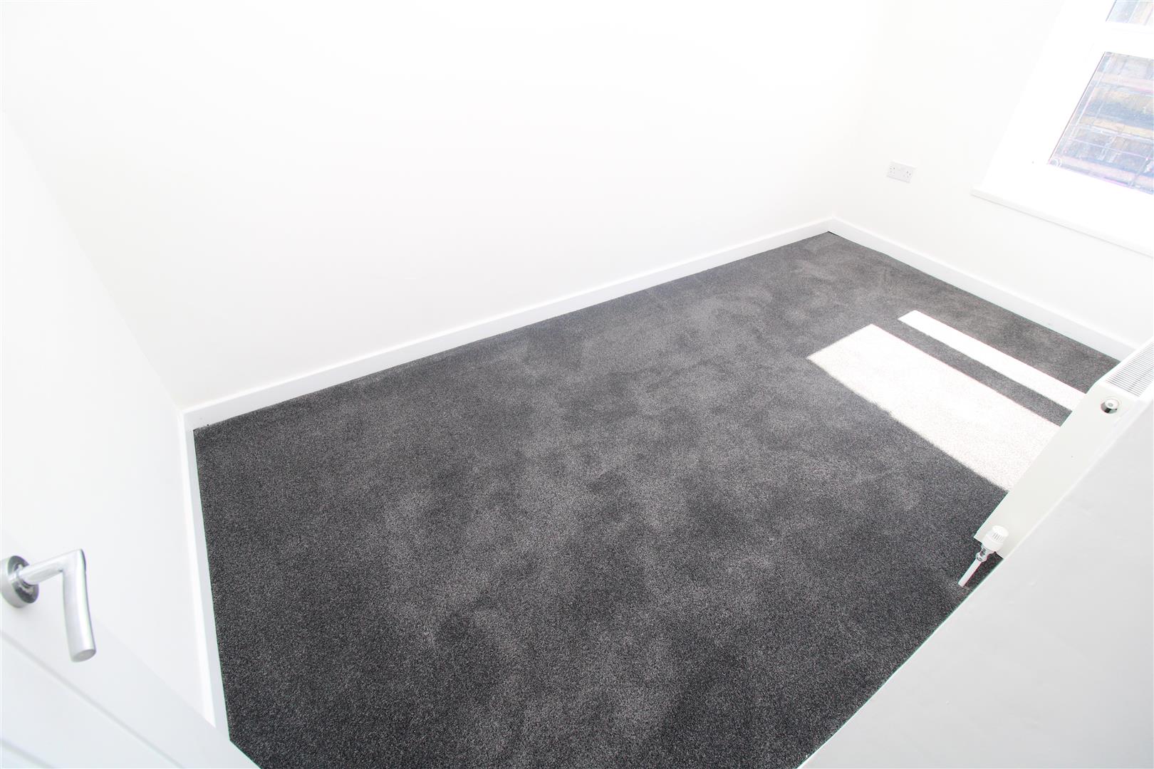 house - end terrace for rent howard street
